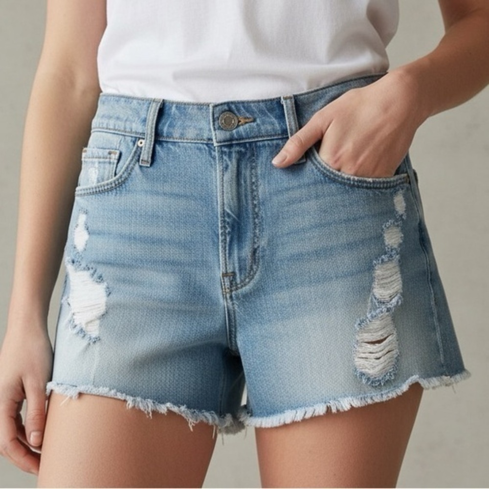 FRAME Denim Le Cutoff Shorts in Taffs - Distressed Raw Hem Minimalist Chic